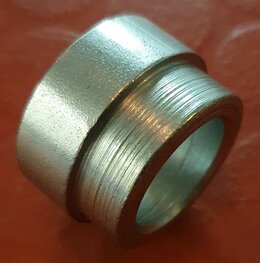 37-1024 Afstandbus binnen ankerplaat