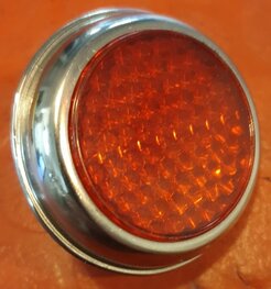 19-1032 Rode reflector met chromen rand, en draadeind achterzijde