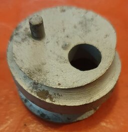 24-5233 Schroefbus in veer, onder