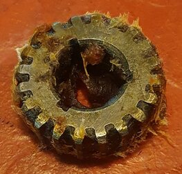 9042 Nokkenas tandwiel op krukas