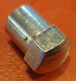 21-2062 Moer chroom, onderkant koplampsteun 