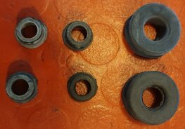 EMW-609 SET rubbers koplampsteunen O.I.F.