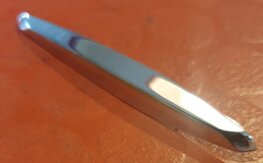 42-5104 Chromen strip, zijkant kopklamp huis