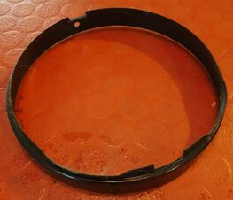 19-0742 Zwarte ring tussen koplamprand en koplamphuis