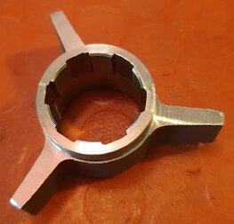 57-4636 Clutch spider