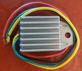 EMW-268  Elektronische spanningsregelaar 12 Volt + Aarde