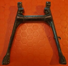 41-4703 Centre stand B40