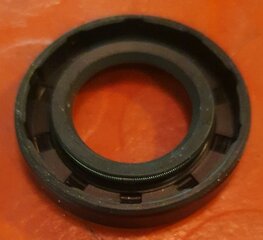 67-1242 Oil seal behind clutch