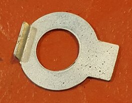 67-0729 Borgplaat, klein tandwiel op dijnamo